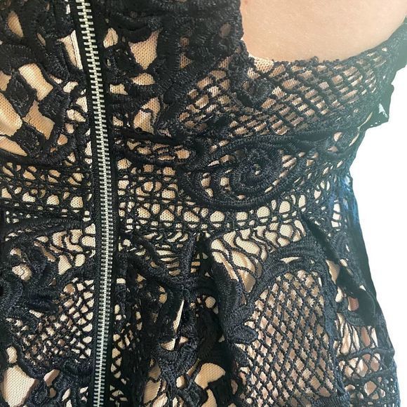 Elliatt Black Lace A Line Fit & Flare Midi‎ Dress Sz M - Picture 4 of 5